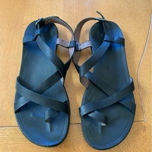 OluKai Women’s Upena Sandals Black size 10 used, like new!